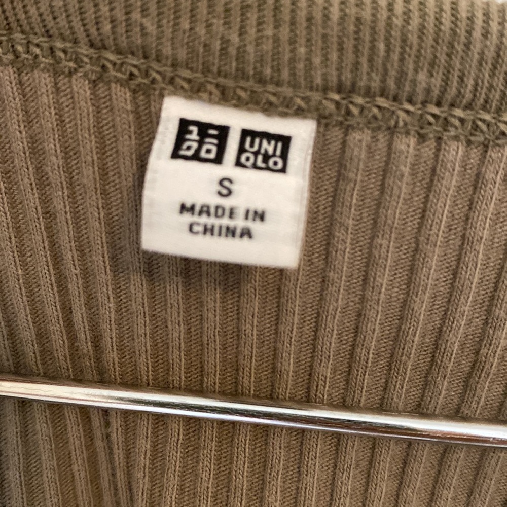 Uniqlo Sweater - Dark Green - Small - Picture 2 of 3